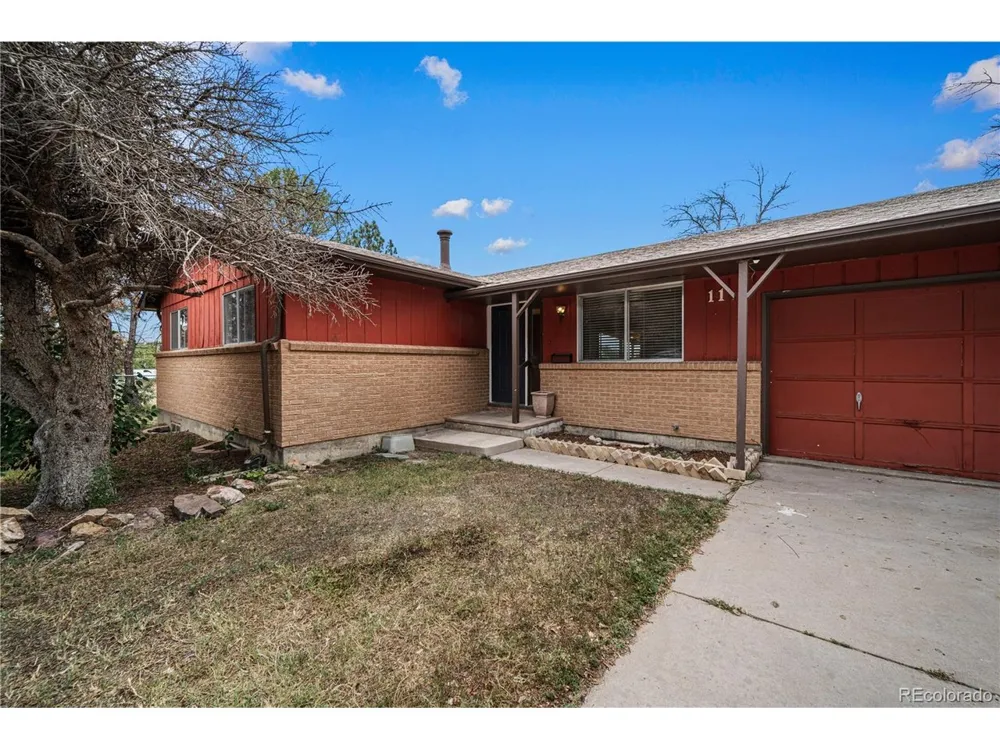 11 MacNaughton Road Pueblo, CO 81001