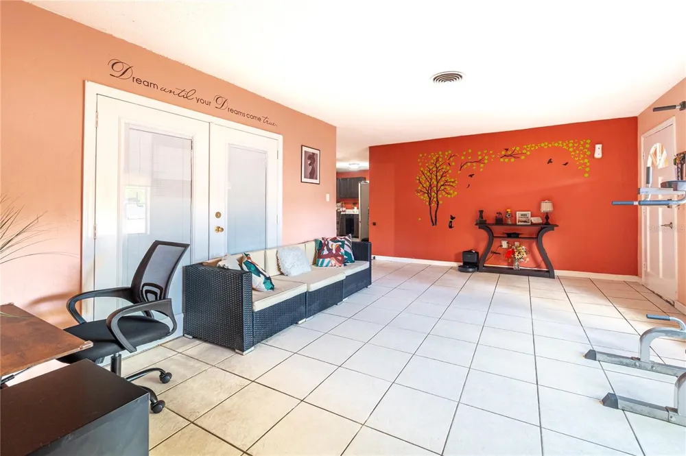 7410 5TH AVENUE St Petersburg, FL 33710