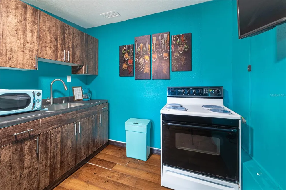 7410 5TH AVENUE St Petersburg, FL 33710