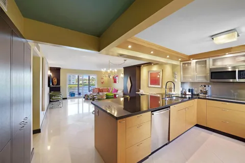 311 SE 3RD STREET SE #207