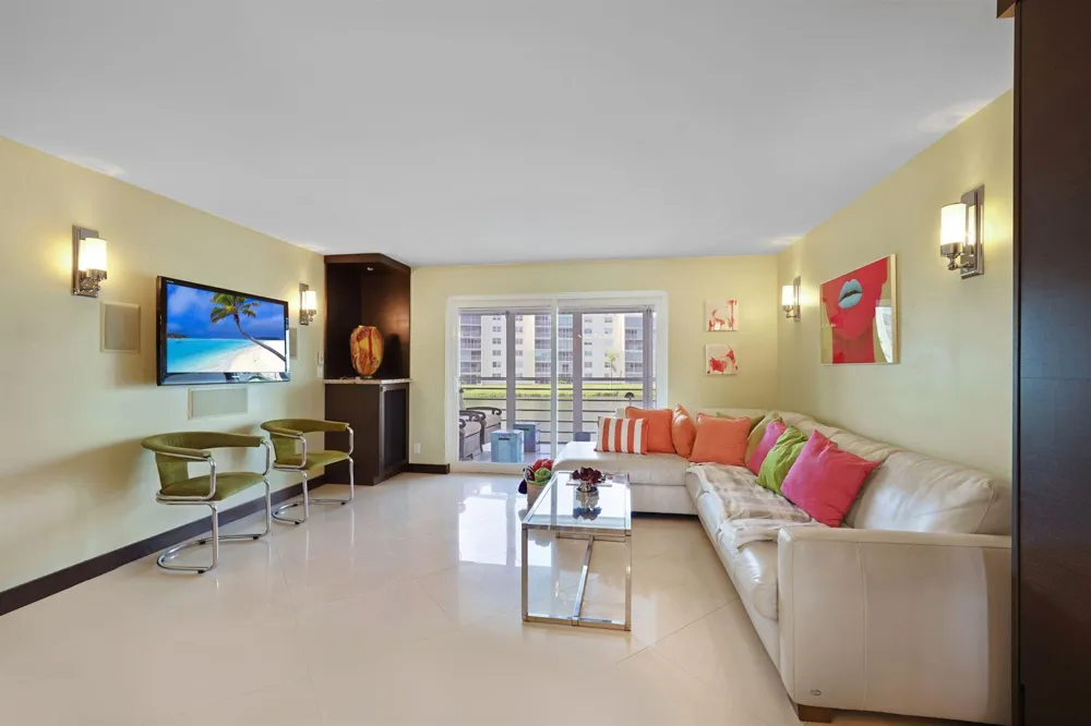 311 SE 3RD STREET SE #207 Dania Beach, FL 33004