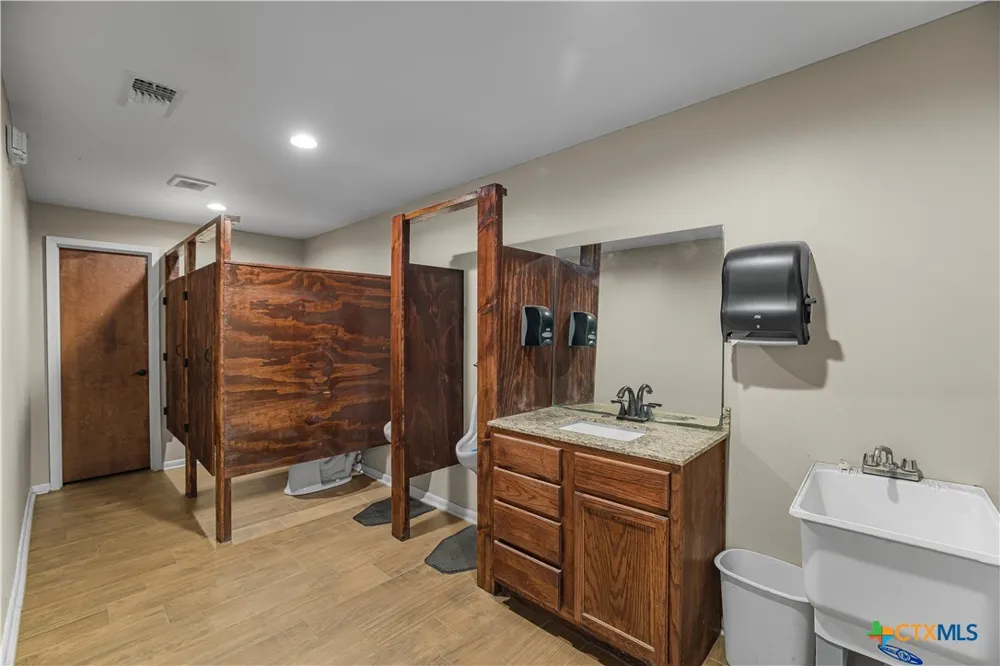 4906 Houston Hwy Victoria, TX 77901