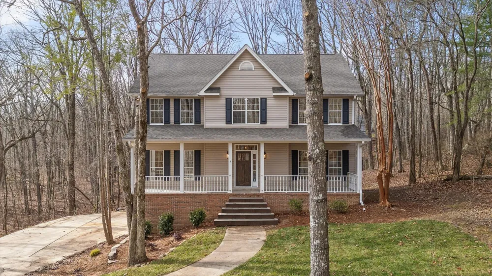 4715 Creek Point Lane Signal Mountain, TN 37377