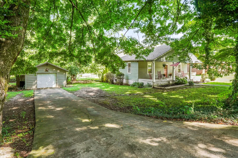 8 W Farrell St Niota, TN 37826