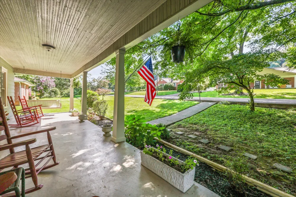 8 W Farrell St Niota, TN 37826