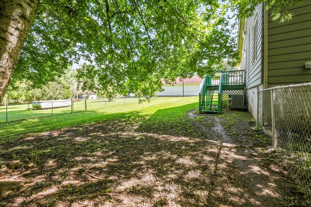 8 W Farrell St Niota, TN 37826