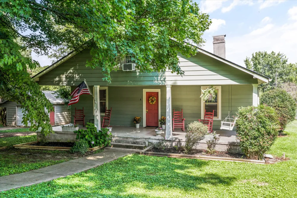 8 W Farrell St Niota, TN 37826