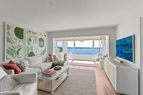 52 YACHT CLUB DRIVE #204