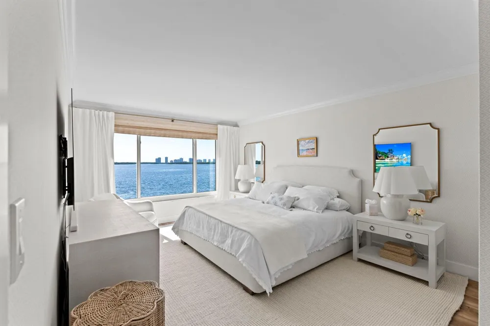 52 YACHT CLUB DRIVE #204 North Palm Beach, FL 33408