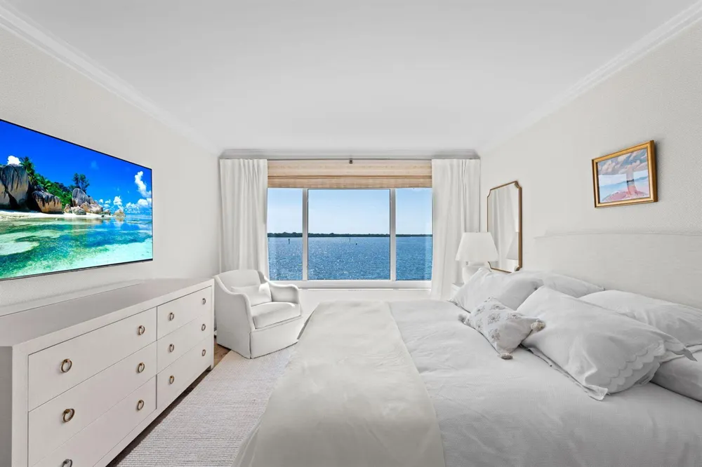 52 YACHT CLUB DRIVE #204 North Palm Beach, FL 33408