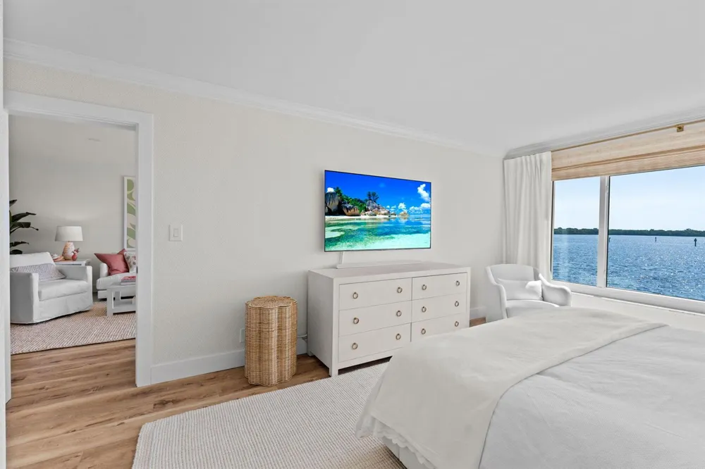 52 YACHT CLUB DRIVE #204 North Palm Beach, FL 33408