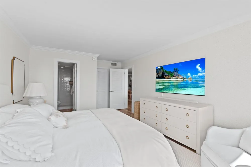 52 YACHT CLUB DRIVE #204 North Palm Beach, FL 33408