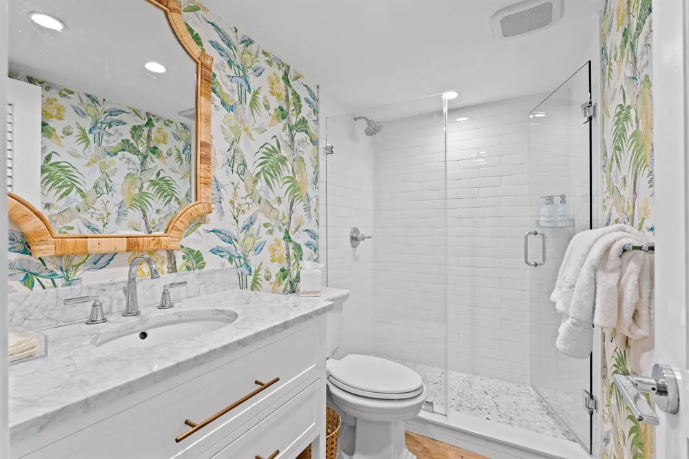 52 YACHT CLUB DRIVE #204 North Palm Beach, FL 33408