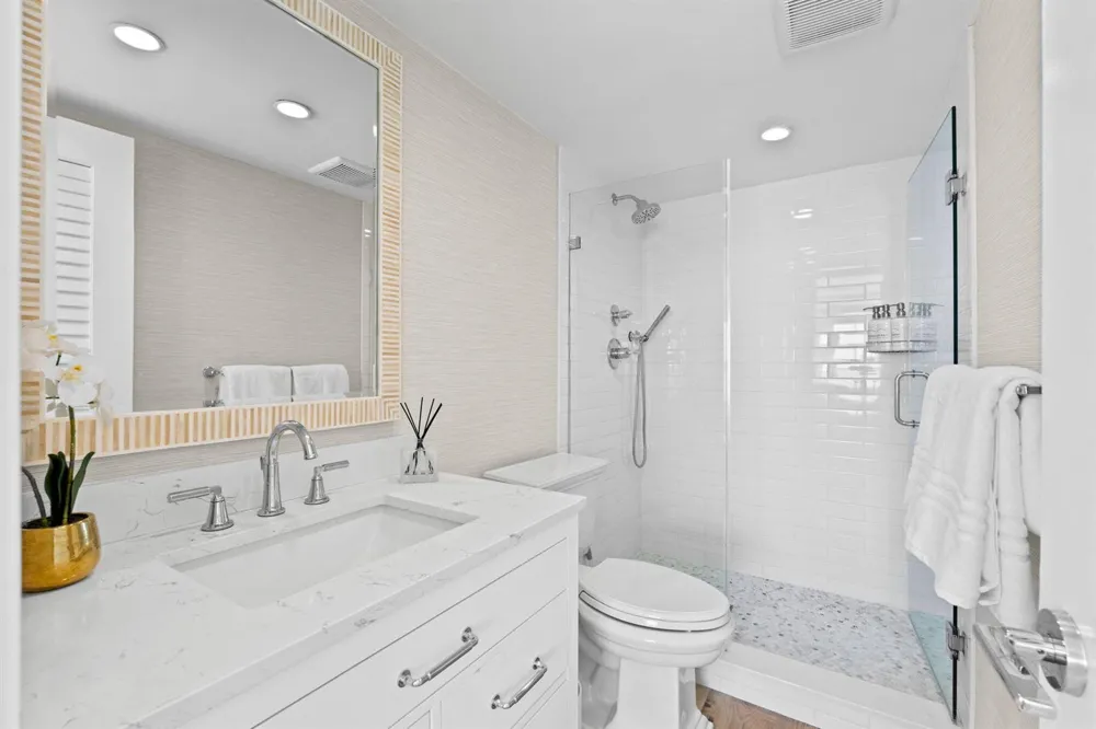 52 YACHT CLUB DRIVE #204 North Palm Beach, FL 33408