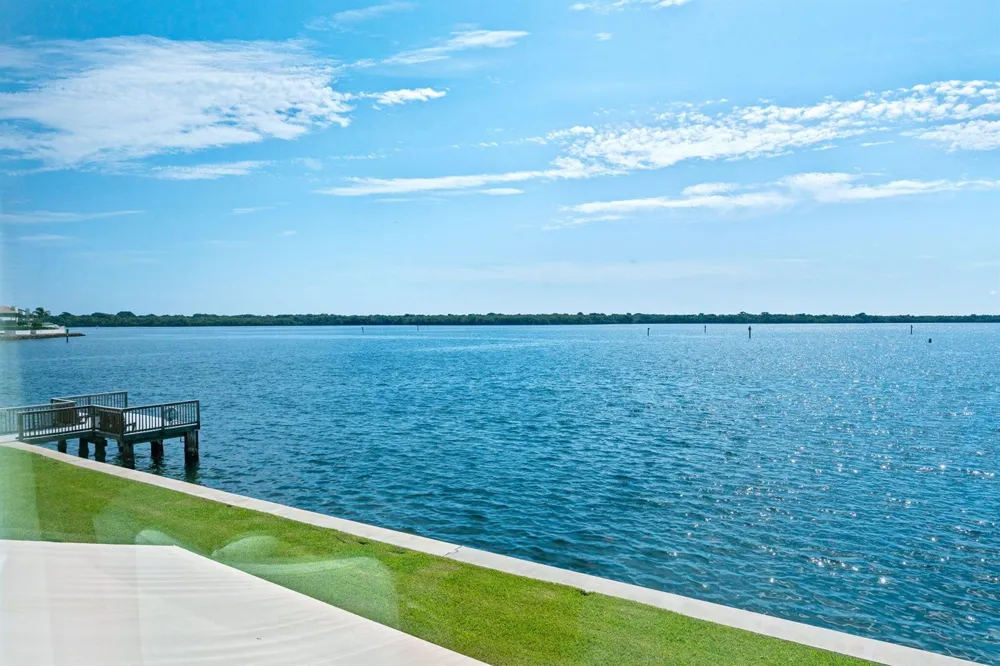 52 YACHT CLUB DRIVE #204 North Palm Beach, FL 33408