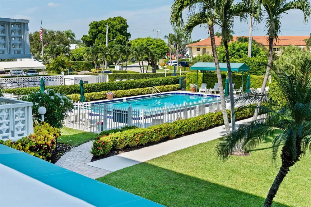 52 YACHT CLUB DRIVE #204 North Palm Beach, FL 33408