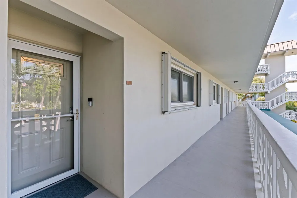 52 YACHT CLUB DRIVE #204 North Palm Beach, FL 33408