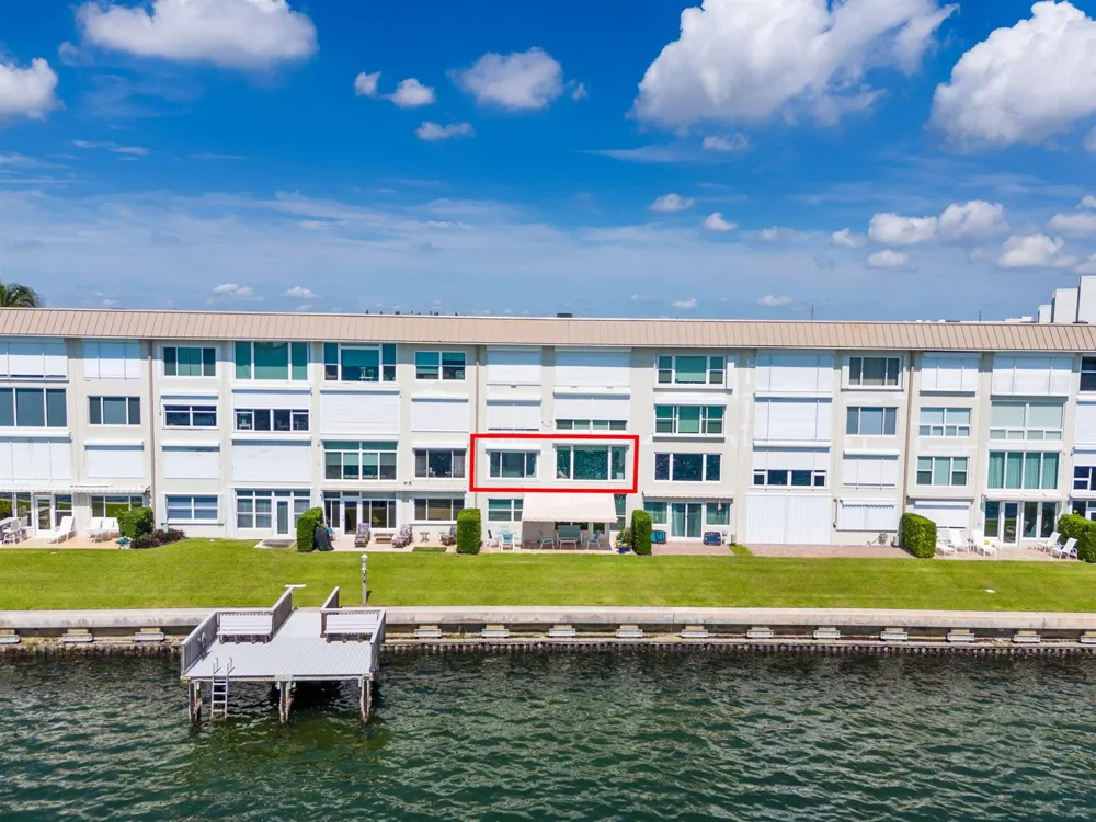52 YACHT CLUB DRIVE #204 North Palm Beach, FL 33408