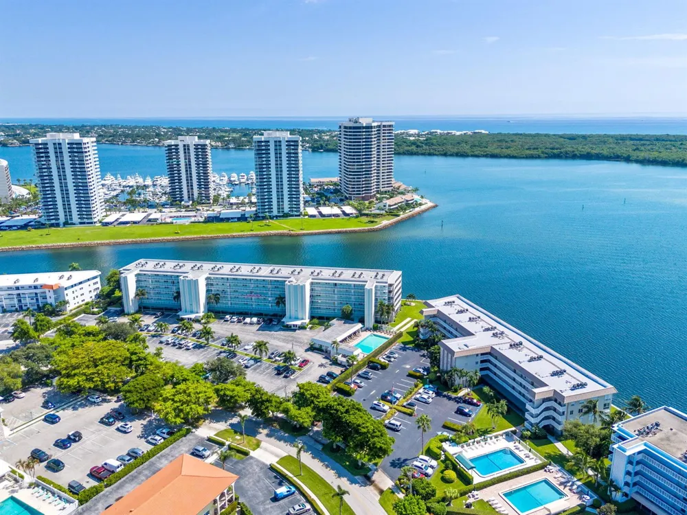 52 YACHT CLUB DRIVE #204 North Palm Beach, FL 33408