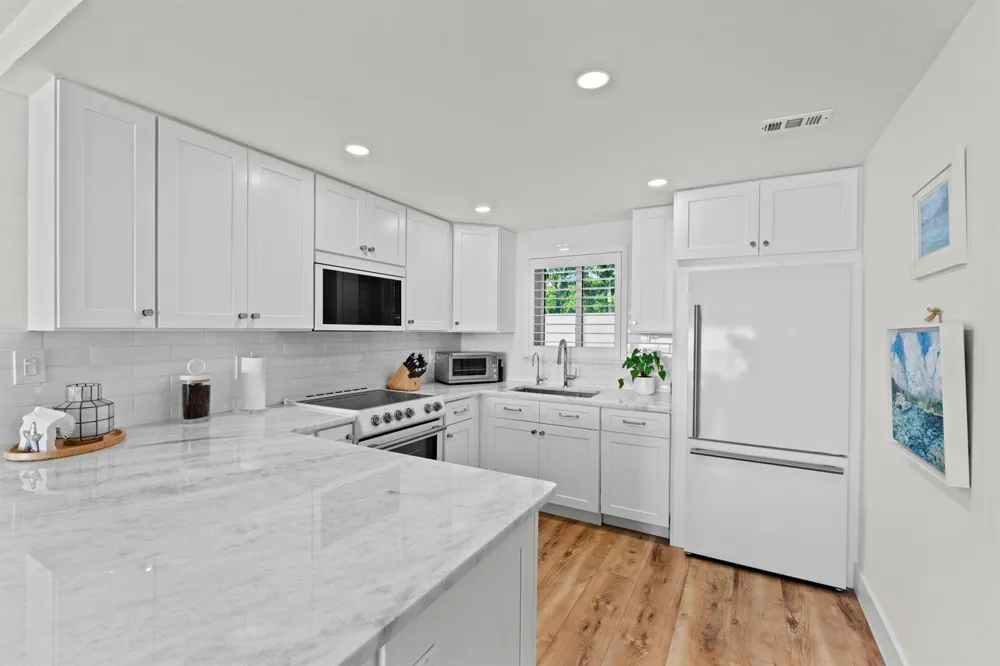 52 YACHT CLUB DRIVE #204 North Palm Beach, FL 33408