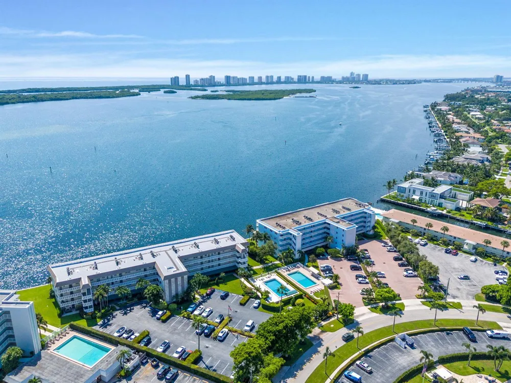 52 YACHT CLUB DRIVE #204 North Palm Beach, FL 33408