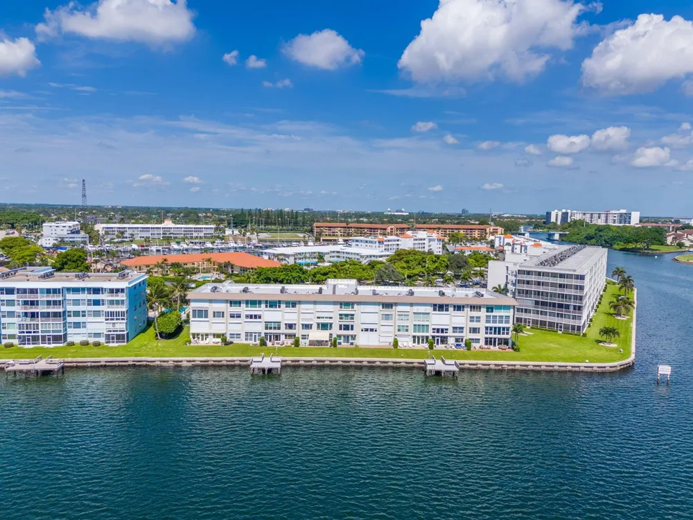 52 YACHT CLUB DRIVE #204 North Palm Beach, FL 33408