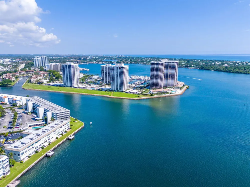 52 YACHT CLUB DRIVE #204 North Palm Beach, FL 33408