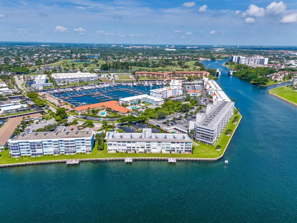 52 YACHT CLUB DRIVE #204 North Palm Beach, FL 33408
