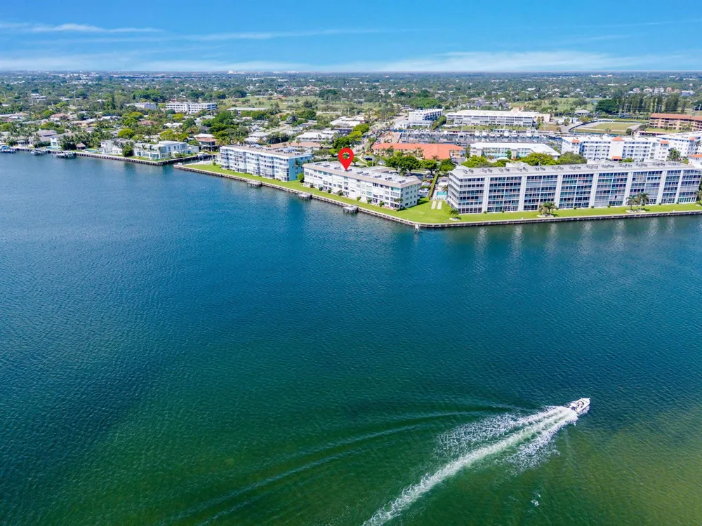 52 YACHT CLUB DRIVE #204 North Palm Beach, FL 33408