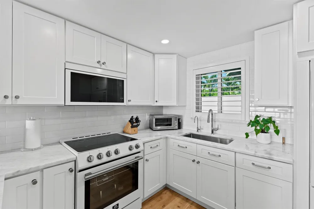 52 YACHT CLUB DRIVE #204 North Palm Beach, FL 33408