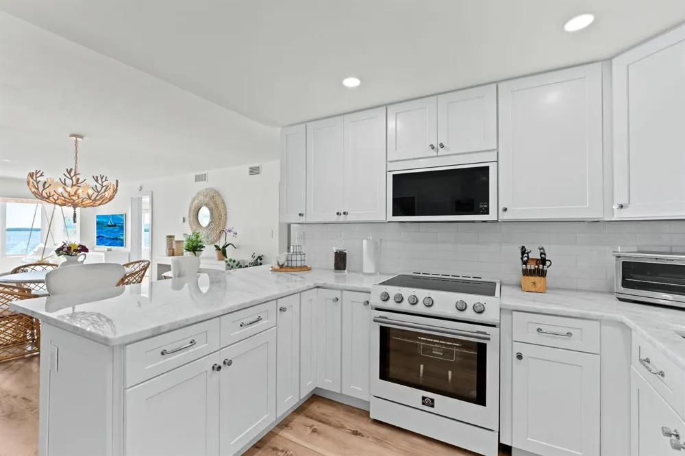 52 YACHT CLUB DRIVE #204 North Palm Beach, FL 33408