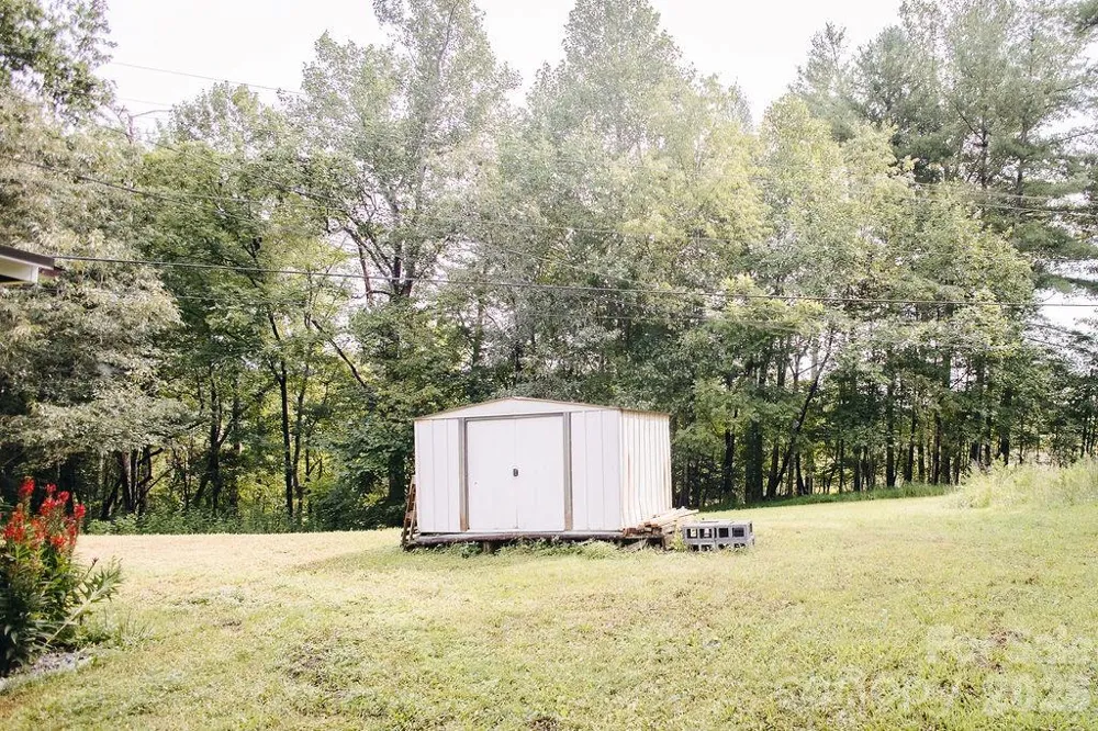 3099 Harmony Grove Road Nebo, NC 28761