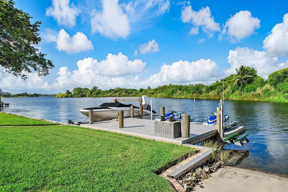 3815 S Lake Drive Boynton Beach, FL 33435