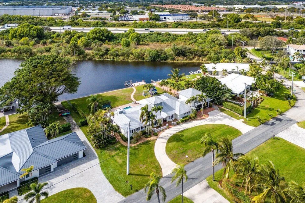 3815 S Lake Drive Boynton Beach, FL 33435