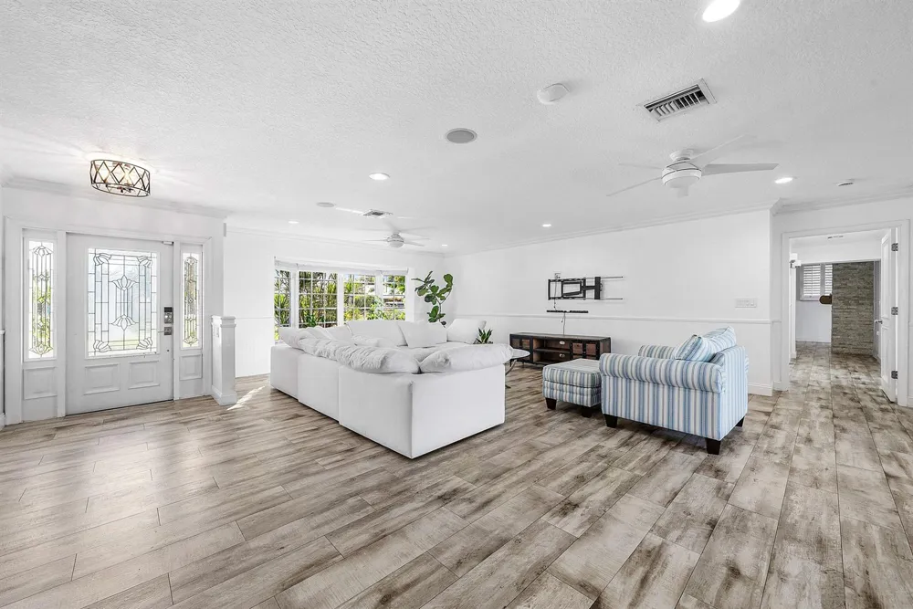 3815 S Lake Drive Boynton Beach, FL 33435