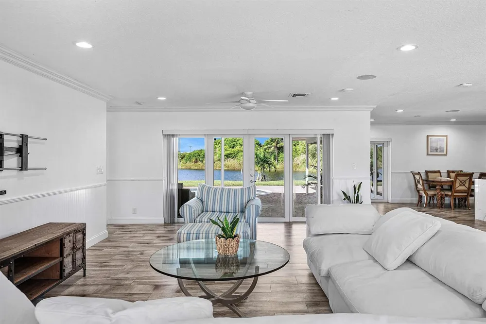 3815 S Lake Drive Boynton Beach, FL 33435