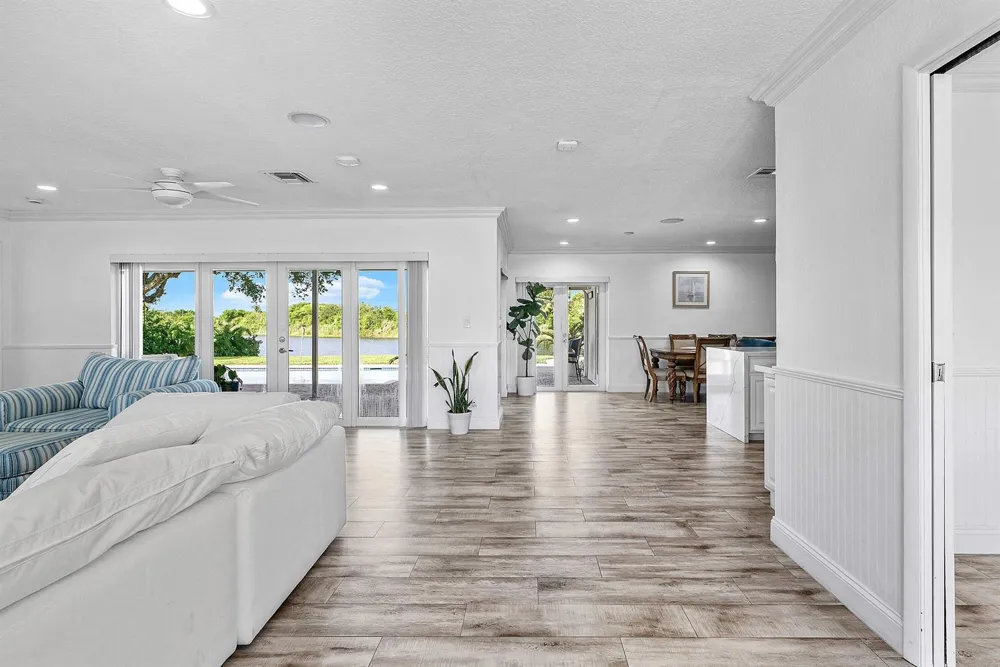 3815 S Lake Drive Boynton Beach, FL 33435