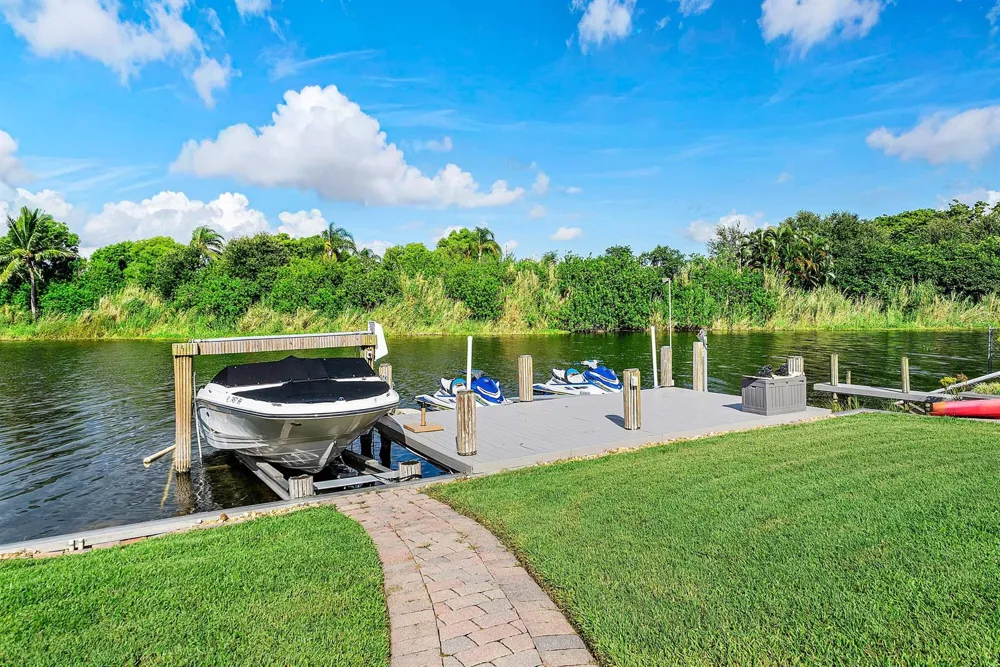 3815 S Lake Drive Boynton Beach, FL 33435