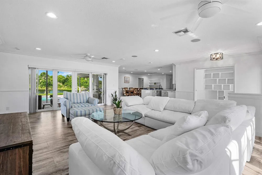3815 S Lake Drive Boynton Beach, FL 33435