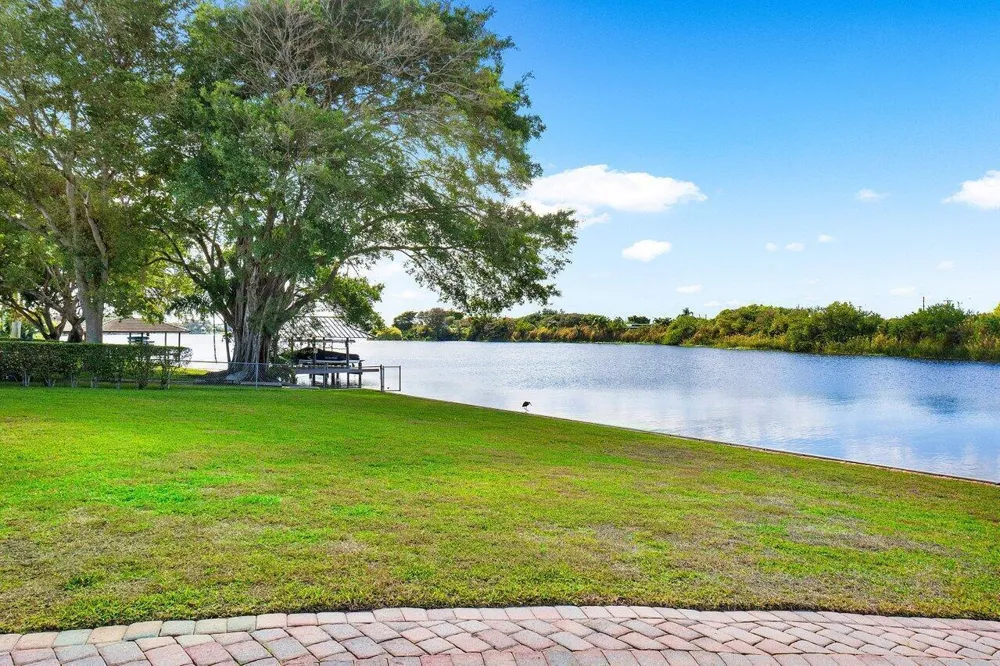 3815 S Lake Drive Boynton Beach, FL 33435