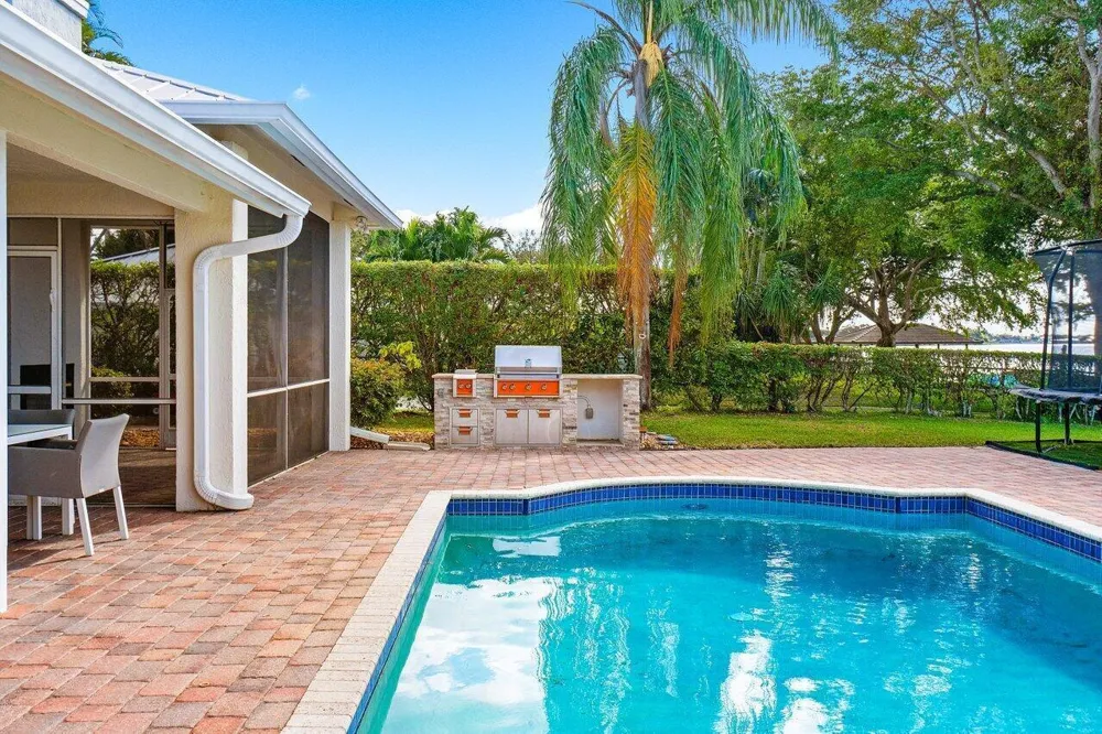 3815 S Lake Drive Boynton Beach, FL 33435