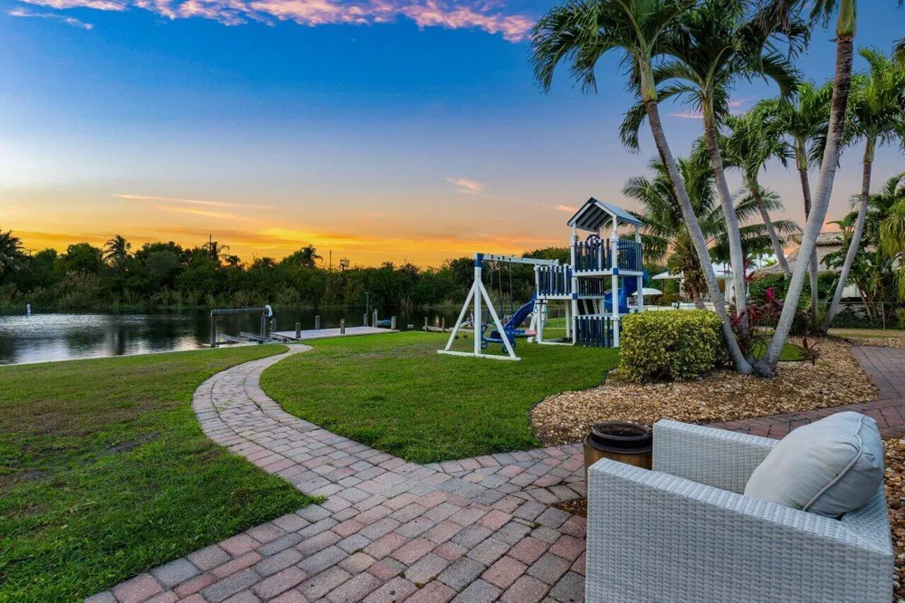 3815 S Lake Drive Boynton Beach, FL 33435