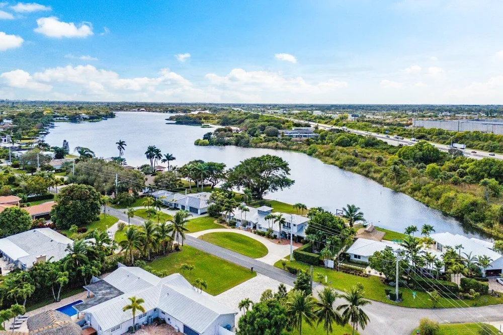 3815 S Lake Drive Boynton Beach, FL 33435