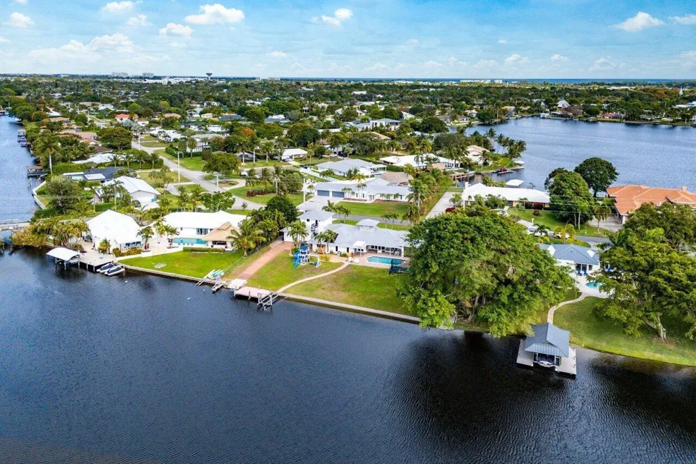 3815 S Lake Drive Boynton Beach, FL 33435