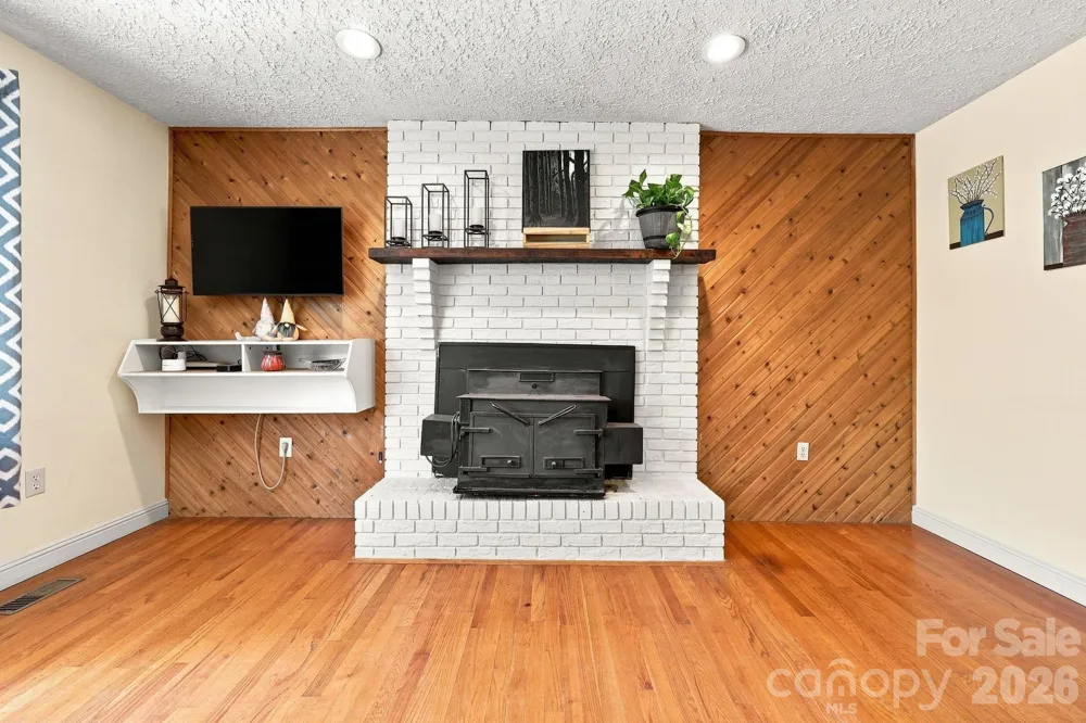 339 Indian Hills Loop Waynesville, NC 28786