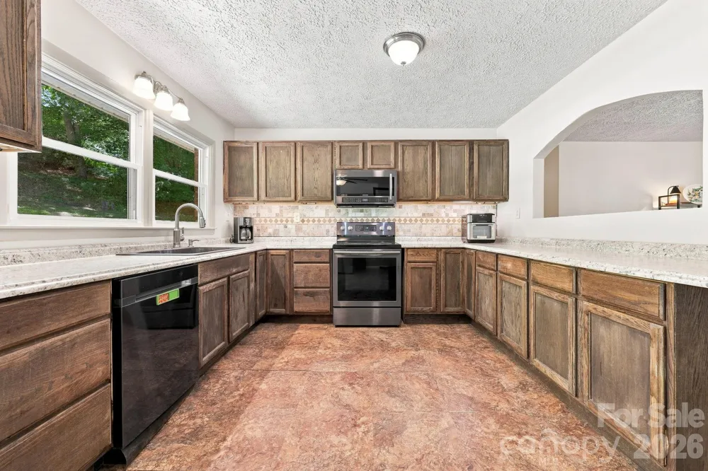 339 Indian Hills Loop Waynesville, NC 28786