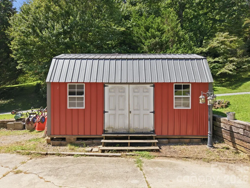 339 Indian Hills Loop Waynesville, NC 28786
