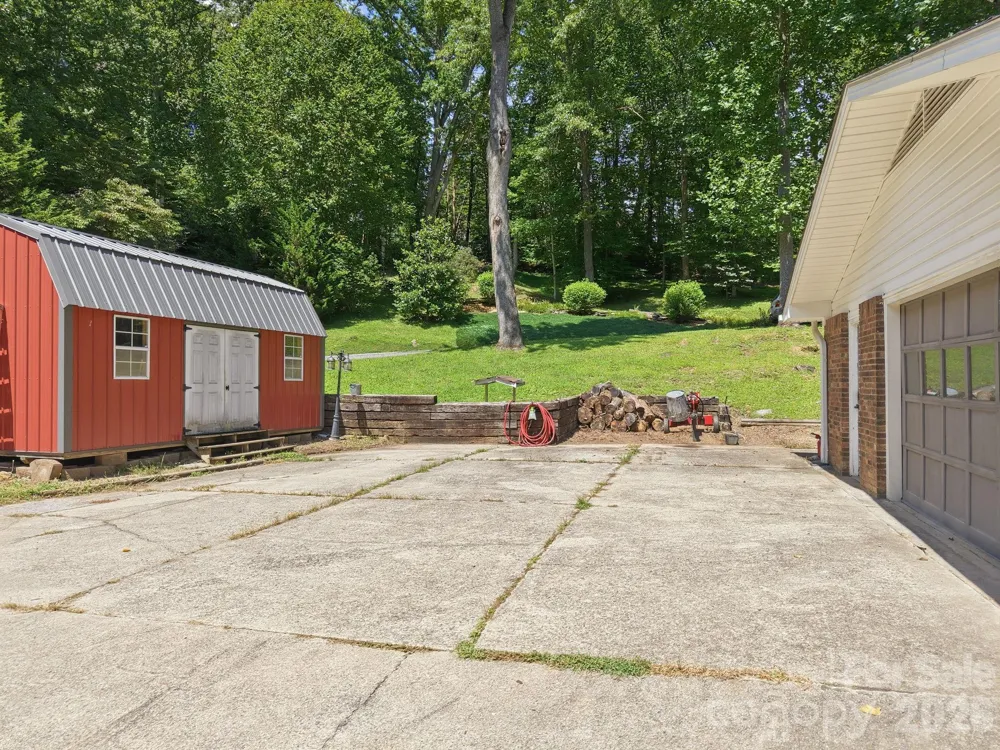 339 Indian Hills Loop Waynesville, NC 28786