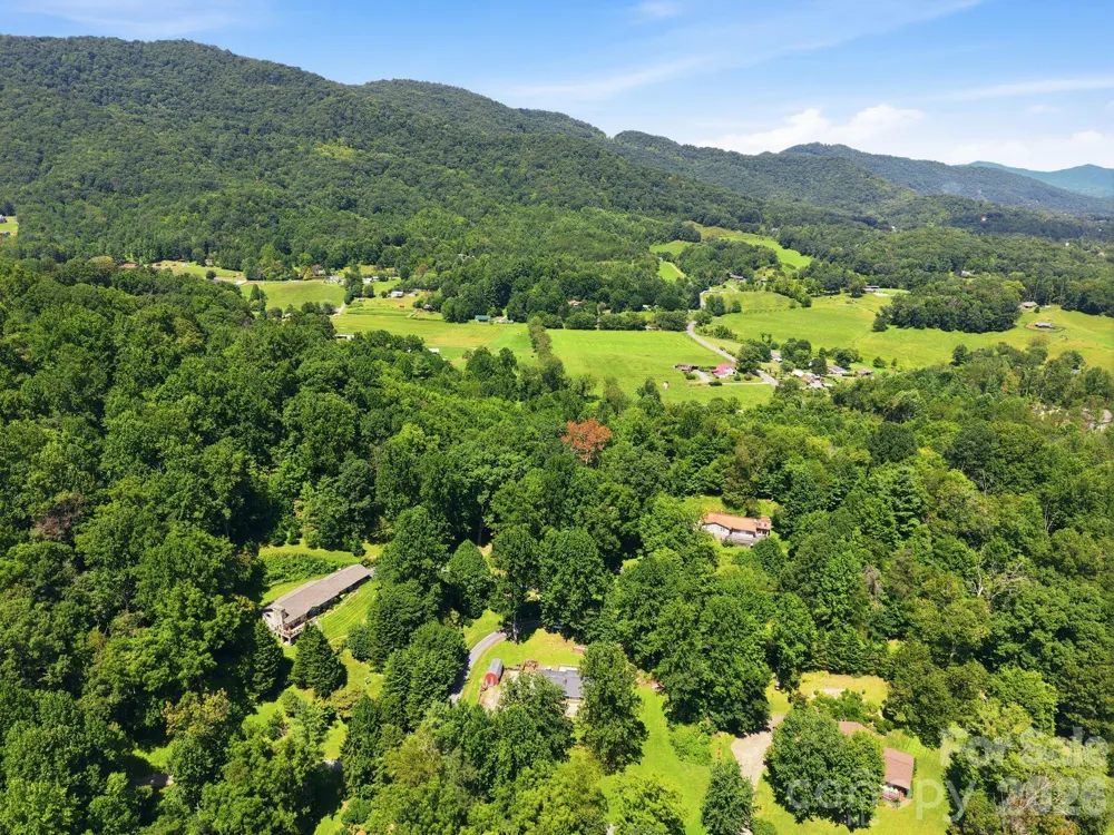 339 Indian Hills Loop Waynesville, NC 28786