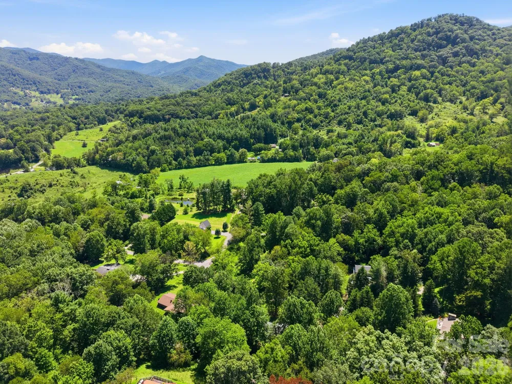 339 Indian Hills Loop Waynesville, NC 28786
